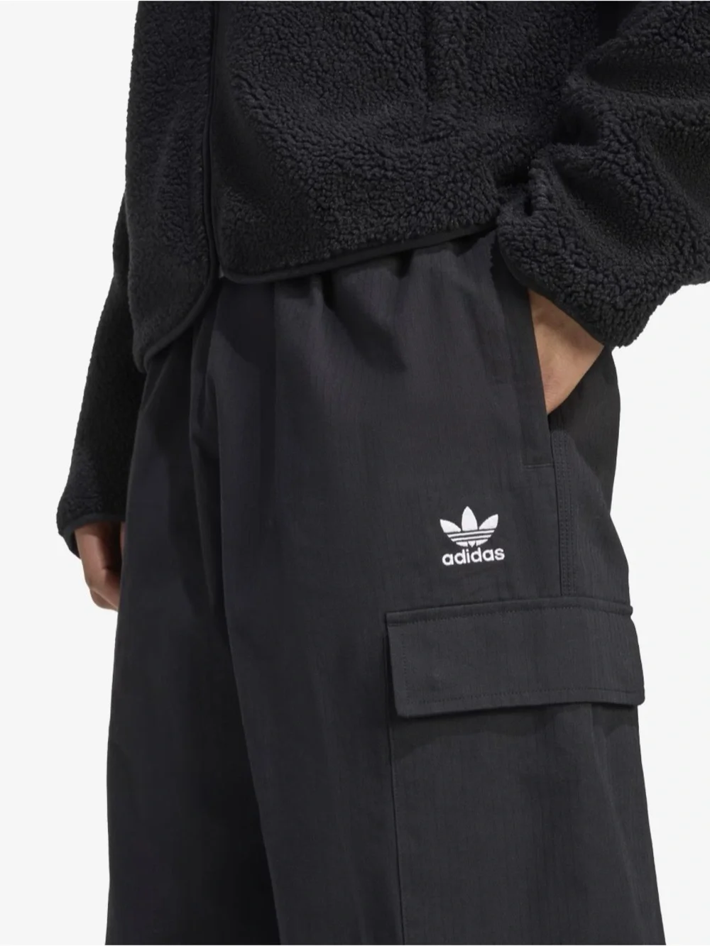 Men’s Adidas Originals Trefoil Essentials Woven Cargo Pants in black